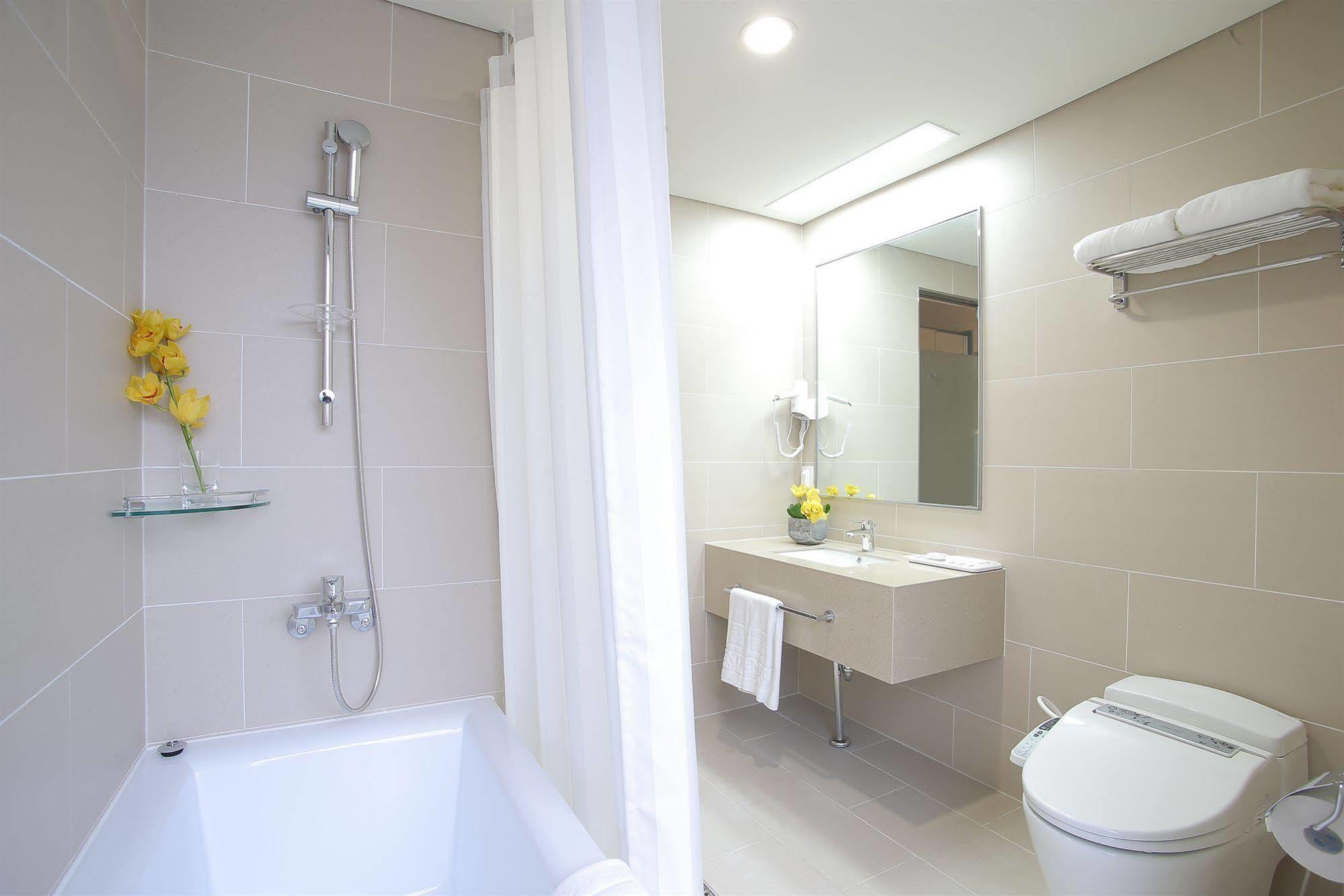 Aventree Hotel Busan Esterno foto